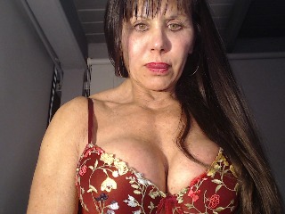 MuscularLatinaGodness