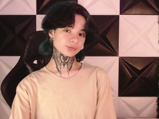 carlytshoy profile