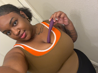 SelenaPeaches profile