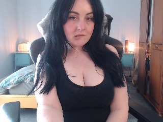 The_Curvy_Raven profile