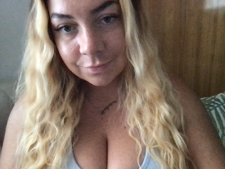 CurvyNatalieX live cam